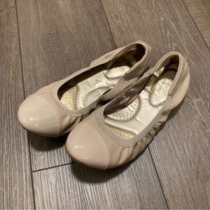 DexFlex Comfort Ballet Flats Size 9.5 Beige Tan Nude Payless Elastic Capped Toe